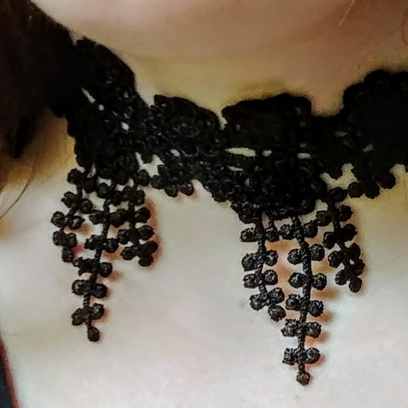 Black Victorian Lace Choker Necklace - Picture 3 of 4